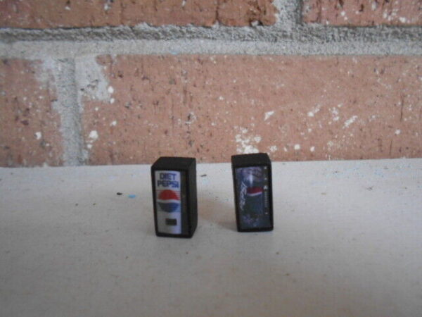 #2008 N Scale Accessories 1960-1980 Diet Pepsi Machines (2 Per Pack) - Image 2