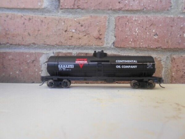 Walthers 931-1614 HO Scale 40' Tank Car Ready To Run Conoco Petroleum Company - Image 4