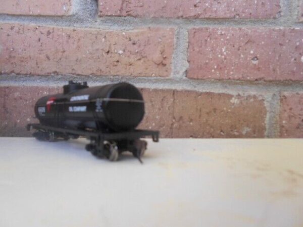 Walthers 931-1614 HO Scale 40' Tank Car Ready To Run Conoco Petroleum Company - Image 5