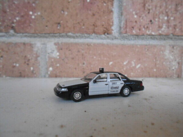Busch #49029 HO Scale Ford Crown Victoria (Dispatch Taxi) - Image 4