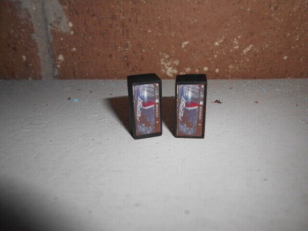 #2025 N Scale Accessories 1960-1980 Pepsi Machines  (2 Per Pack) - Image 2