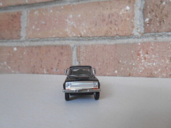 Brekina #19810 HO Scale Jeep Gladiator B {Black & Blue} - Image 3