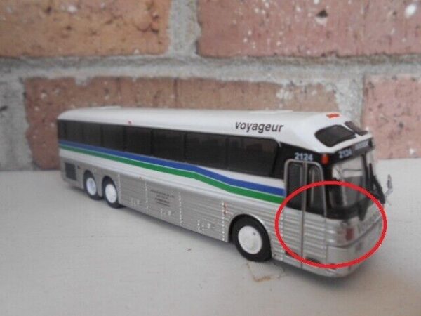 HO scale Iconic Replicas Voyageur Eagle Model 10 Diecast Bus #87-0357 - Image 2