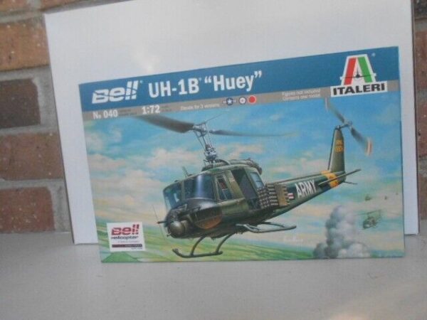 Italeri Bell UH-1B "Huey" Helicopter 1:72 Scale Plastic Model Kit #40 NISB