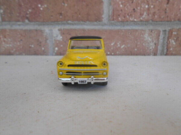 Menard O Scale  #279-9245 --1957 Dodge Sweptside Yellow & Black - Image 3