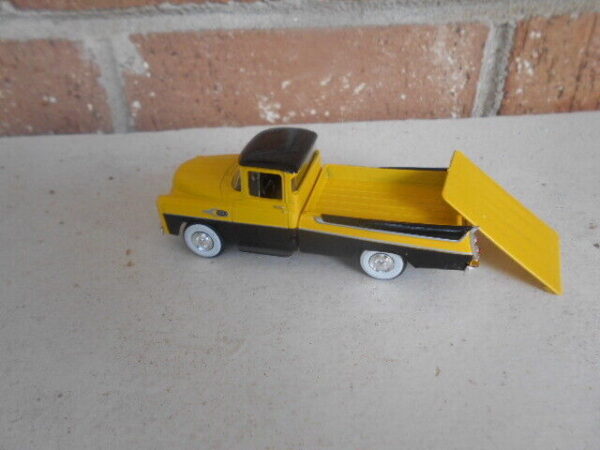 Menard O Scale  #279-9245 --1957 Dodge Sweptside Yellow & Black - Image 4