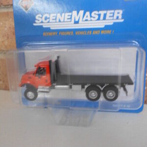 HO Scale Walthers Scene Master 949-11651 International (R) 7600 3 Axle Flatbed