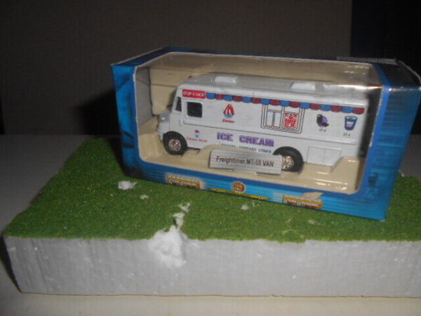 Tin-Toys Ice Cream Truck  #18904-A