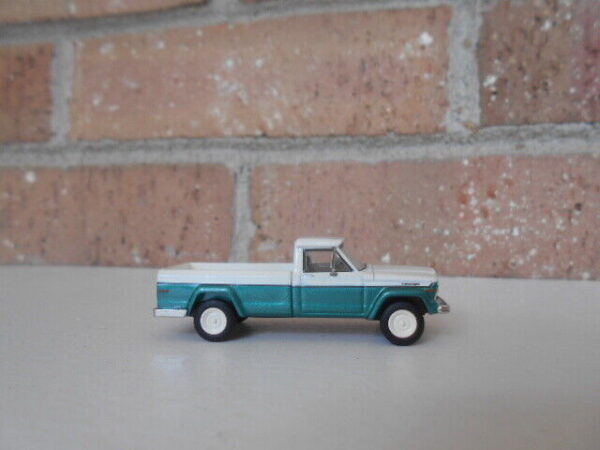 Brekina #19818 HO Scale Jeep Gladiator B {White & Green}