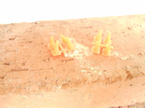 M & B Bizarres HO Scale Safety Cones #1003 - Image 2