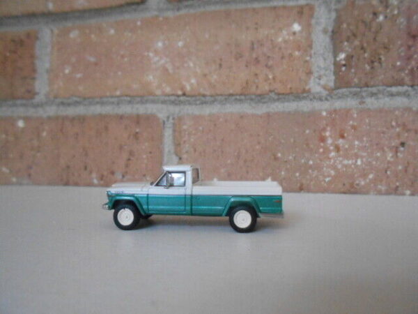 Brekina #19818 HO Scale Jeep Gladiator B {White & Green} - Image 3