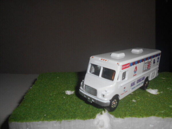 Tin-Toys Ice Cream Truck  #18904-A - Image 3