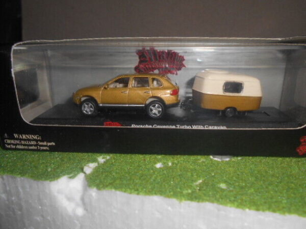 Mailbu Interational Porsche CayenneTurbo With Caravan #060073-PG - Image 4