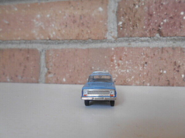 Brekina #19871 HO Scale Jeep Wagoneer B {Baby Blue & Dark Blue} - Image 3