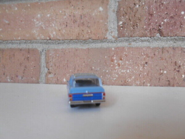 Brekina #19871 HO Scale Jeep Wagoneer B {Baby Blue & Dark Blue} - Image 5