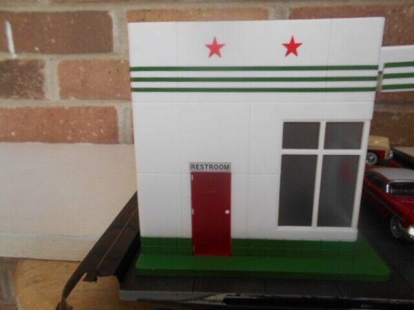 Menards O Scale Johnson's Texaco Station With 4.5v Power Suppy - Image 5