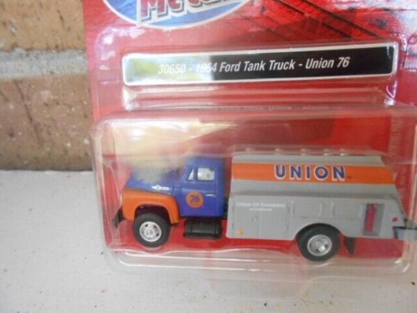 Classic Metal Works 30650 HO 1954 FORD TANKER TRUCK (UNION 76) - Image 2