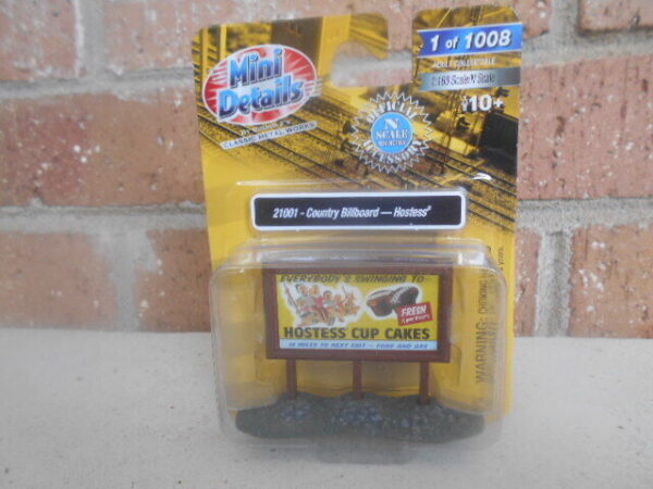 Classic Metal Works N Scale #21001--1950 HOSTESS Country Billboard - Image 3