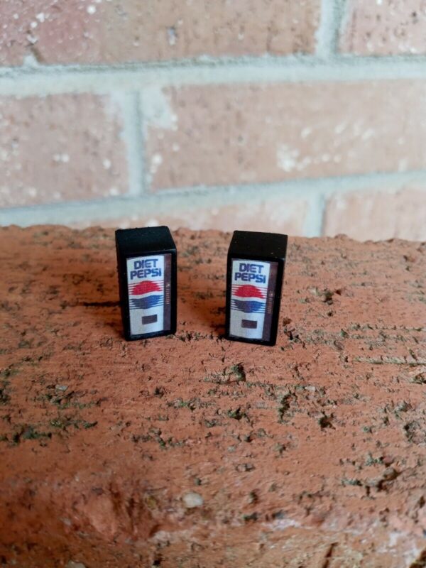 #1005 HO Scale Accessories 1960 to 80 Diet Pepsi Cola Machines (2 Per Pack) - Image 2
