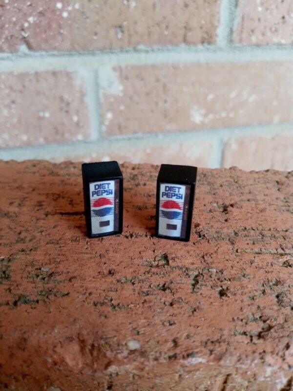 #1005 HO Scale Accessories 1960 to 80 Diet Pepsi Cola Machines (2 Per Pack) - Image 3