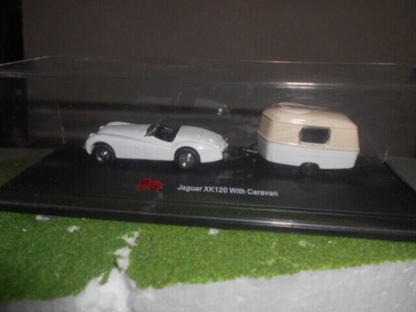 Mailbu Interational Jaguar XK120 With Caravan #60103-JW - Image 4