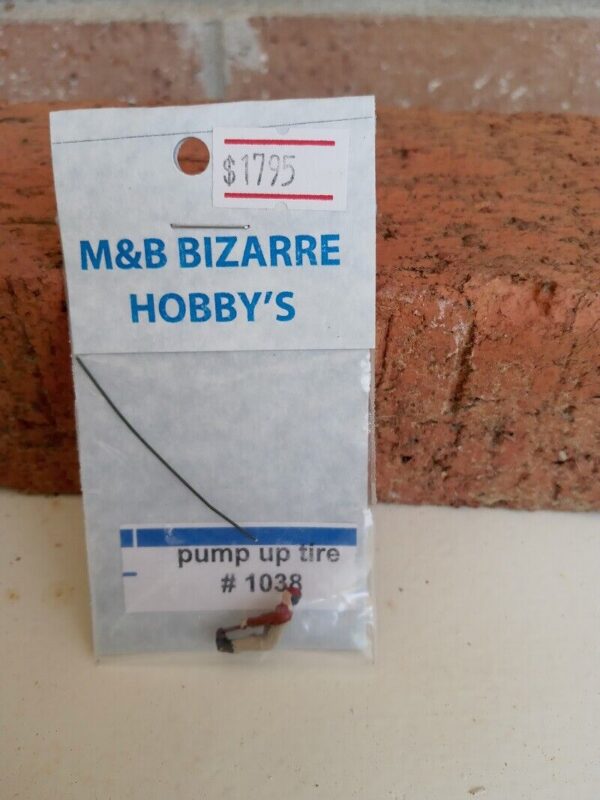 #1038 M&B HO Scale Accessories Man With Hand  Air Pump Inflating A Tire - Image 2