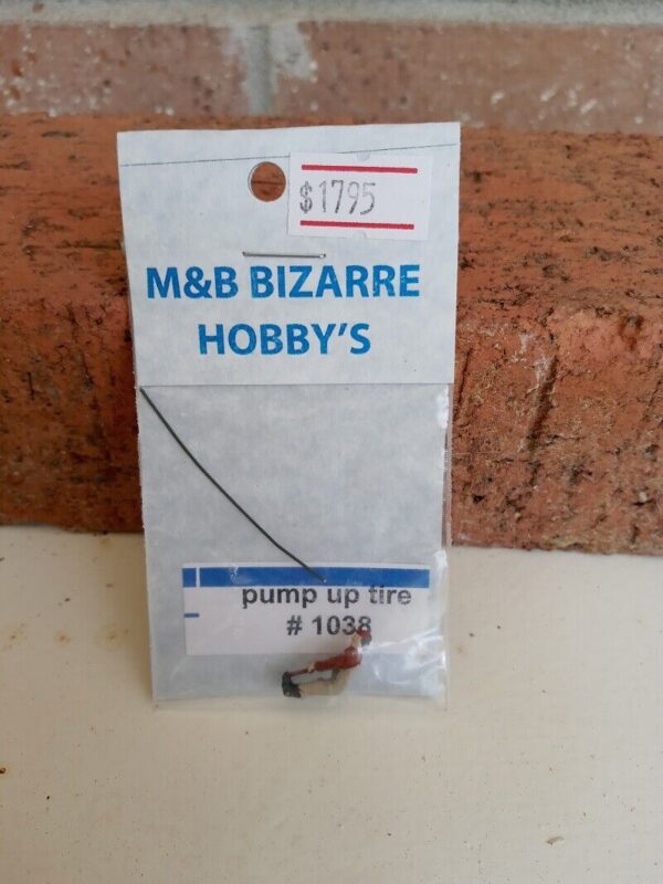 #1038 M&B HO Scale Accessories Man With Hand  Air Pump Inflating A Tire - Image 3