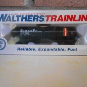 Walthers 931-1444 HO Scale 40' Tank Car Ready To Run San ta Fe Petroleum Company