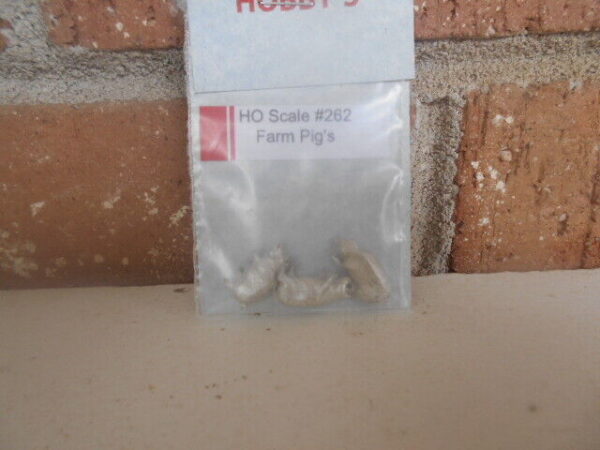 HO Scale Accessories Farm Pigs 3 Each Per Pack #262