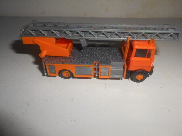 Praline/Busch #80767 HO Scale Mercedes B LP809 Fire Truck - Image 7