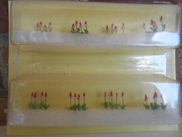 MP Scenery Products item #70036 HO Scale Primula Vialii,32/Pack Height-1/2 - Image 2