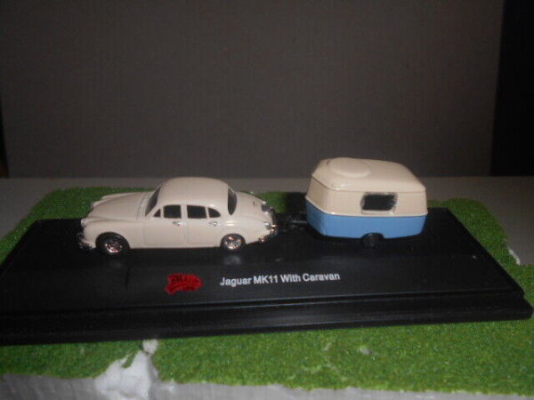 Mailbu Interational Jaguar MK11 With Caravan #60097