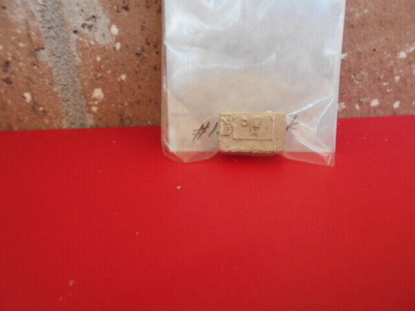 HO Scale Accessories Detailed Desk 1 Per Pack #129 - Image 2