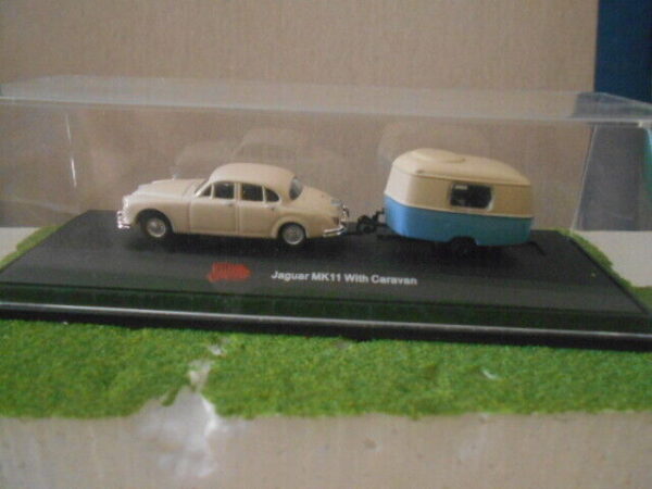Mailbu Interational Jaguar MK11 With Caravan #60097 - Image 3