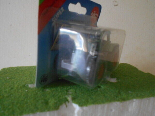 Siku Tractor 4 X 4 Ho Scale #0858 - Image 2