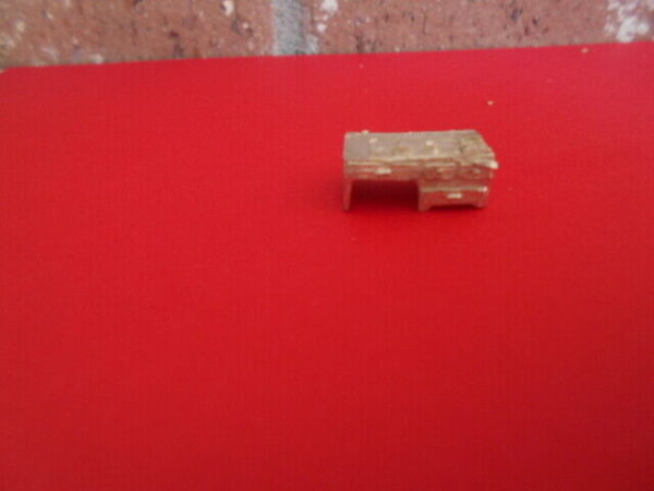 HO Scale Accessories Detailed Desk 1 Per Pack #129 - Image 3