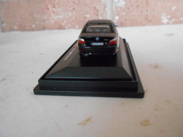 Mailbu Interational BMW 5 Series #00113 Black - Image 4