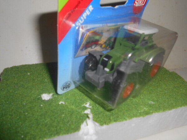 Siku Tractor 4 X 4 Ho Scale #0858 - Image 3