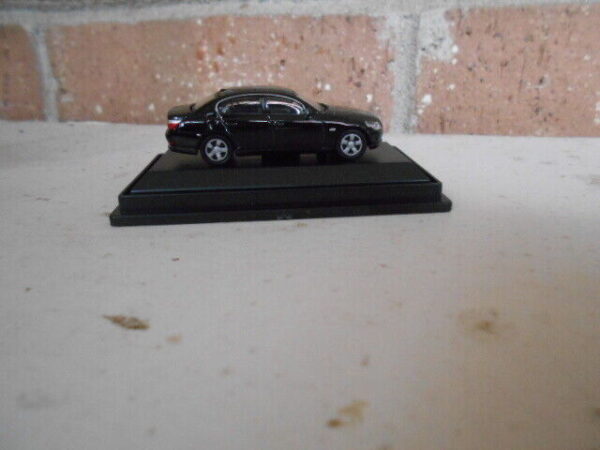 Mailbu Interational BMW 5 Series #00113 Black - Image 5