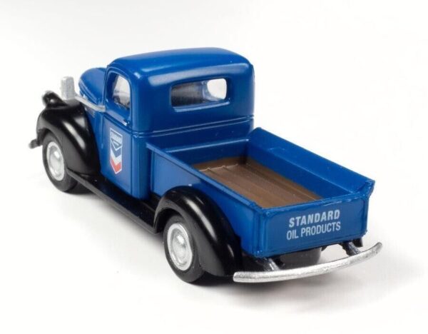 Classic Metal Works #30653 HO 1941-46 CHEVY PICKUP (STANDARD OIL) - Image 3