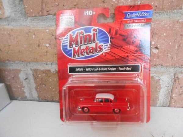 HO Scale Classic Metal Works 1955 Ford 4 Door Sadan (Torch Red) #30664 - Image 2