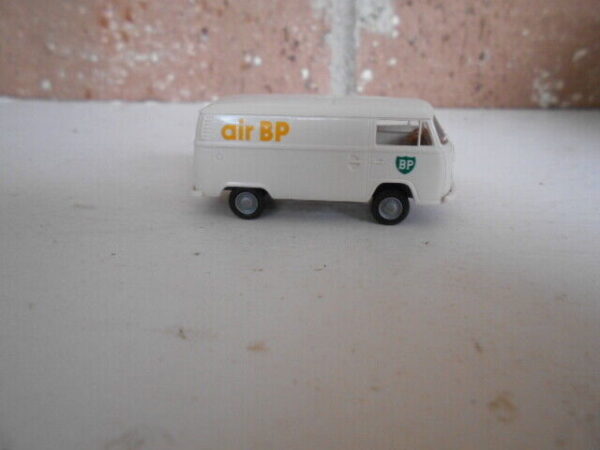 Brekina HO Scale VW BP Air Bus White #31793 - Image 2