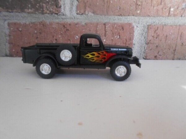 Menard O Scale  #279-9398 --1947 Dodge Power Wagon Black With Flames - Image 4