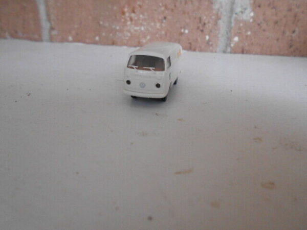 Brekina HO Scale VW BP Air Bus White #31793 - Image 3