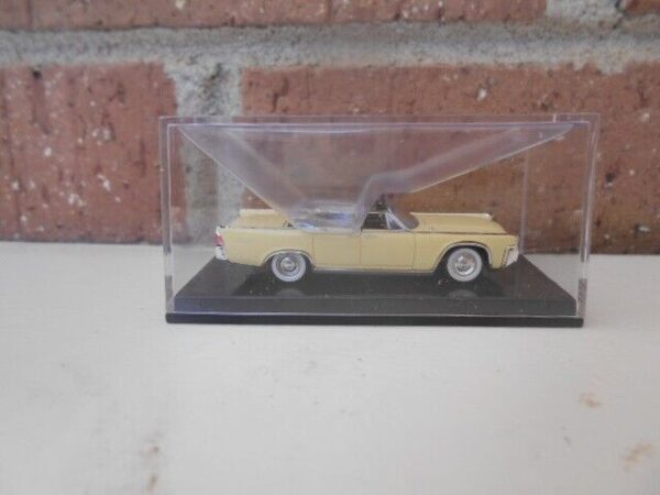 Ricko #38322 Ford 1962-64 Lincoln Contintal Convertible With Suicide Door Yellow - Image 2
