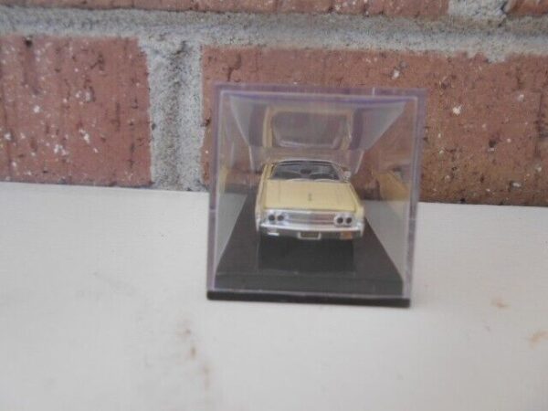 Ricko #38322 Ford 1962-64 Lincoln Contintal Convertible With Suicide Door Yellow - Image 3