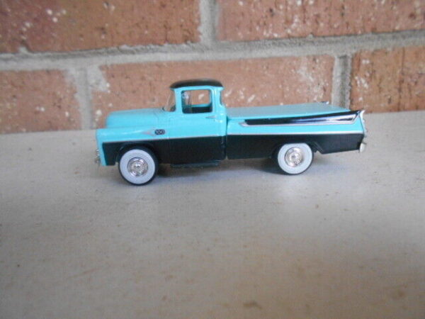 Menard O Scale  #279-9245 --1957 Dodge Sweptside Trucks Black & Blue - Image 2