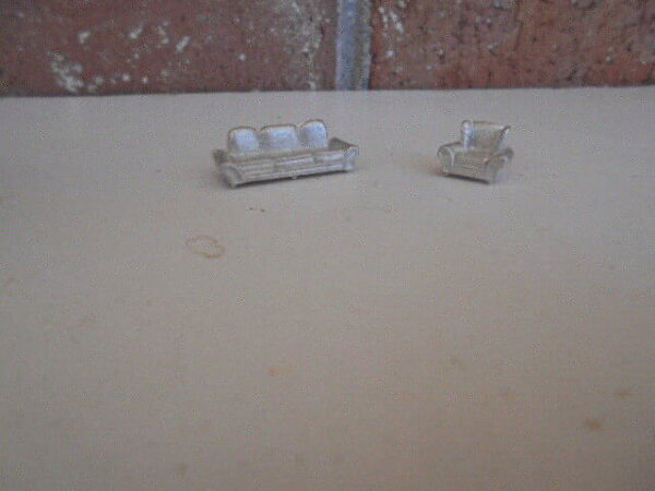 HO Scale Accessories Couch And Chair 2 Piece Pack #172