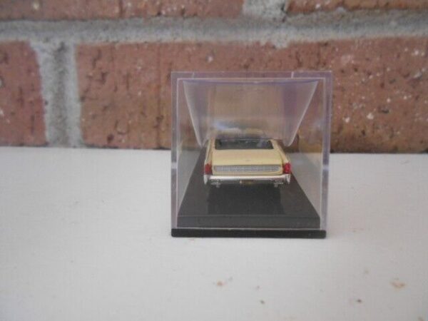 Ricko #38322 Ford 1962-64 Lincoln Contintal Convertible With Suicide Door Yellow - Image 5