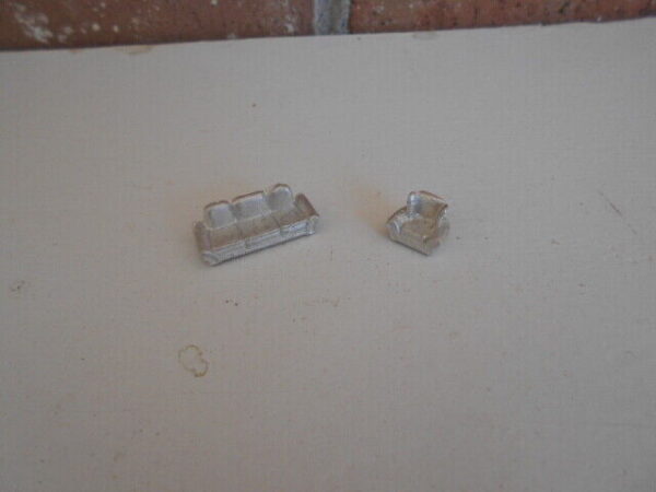 HO Scale Accessories Couch And Chair 2 Piece Pack #172 - Image 2